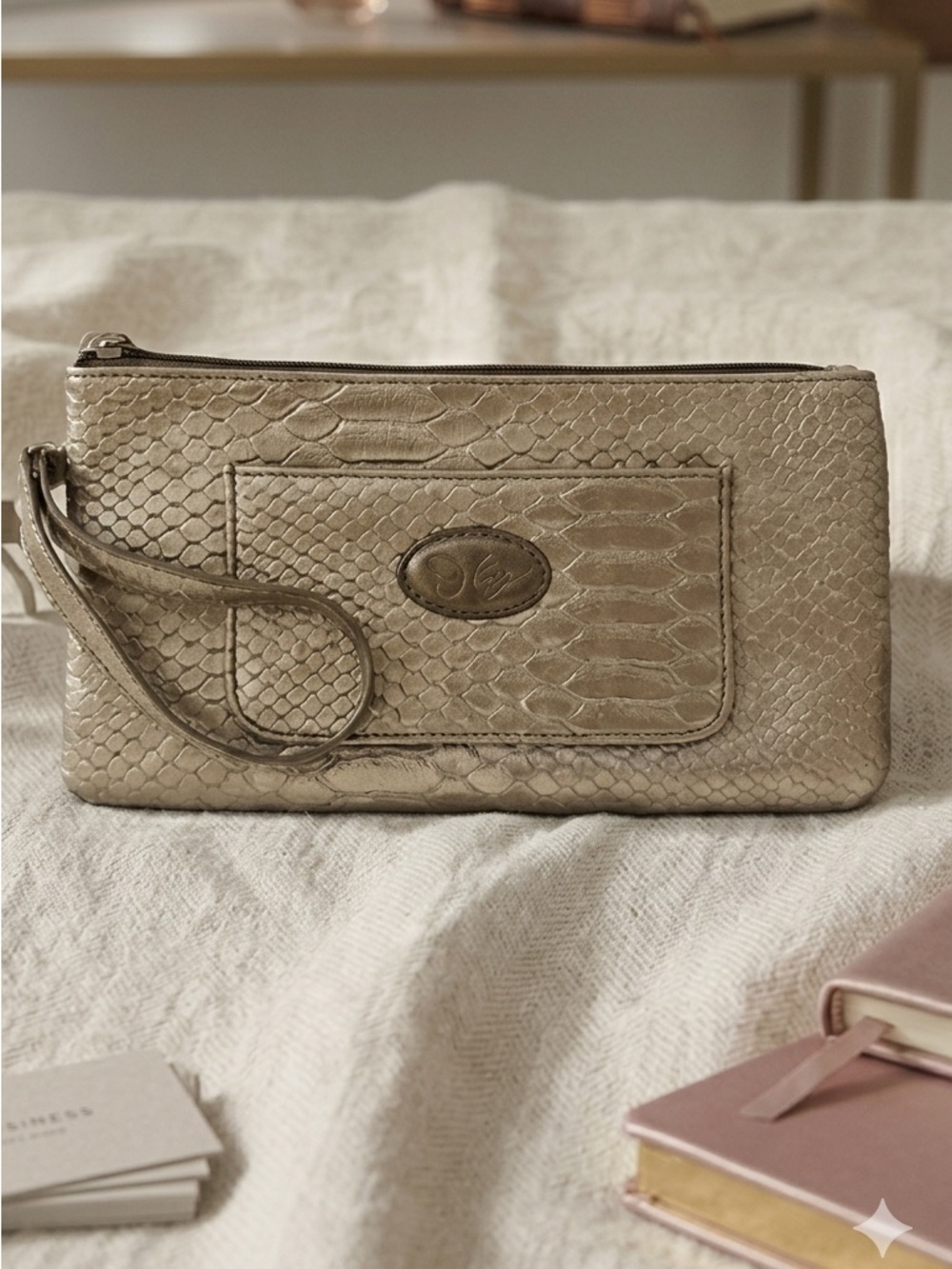 Sharif Womens Gold Wristlet Rubber Snakeskin Pattern